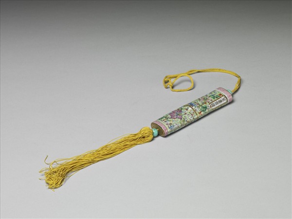 粉彩草綠地纏枝花卉紋牙籤筒