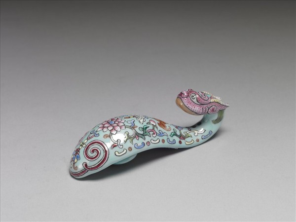 粉彩湖綠地福壽花卉紋龍首帶鈎