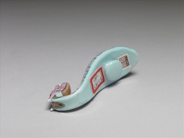 粉彩湖綠地福壽花卉紋龍首帶鈎