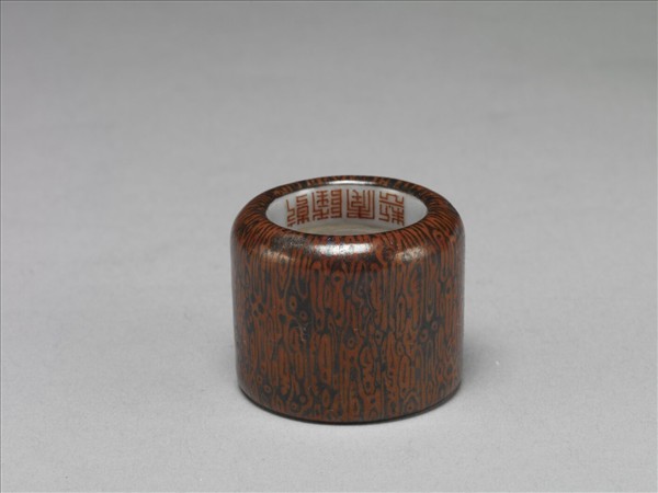 仿木紋釉瓷扳指