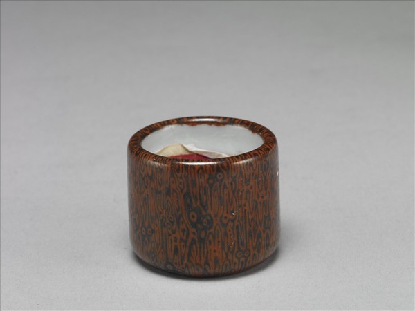 仿木紋釉瓷扳指