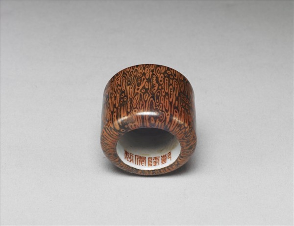 仿木紋釉瓷扳指