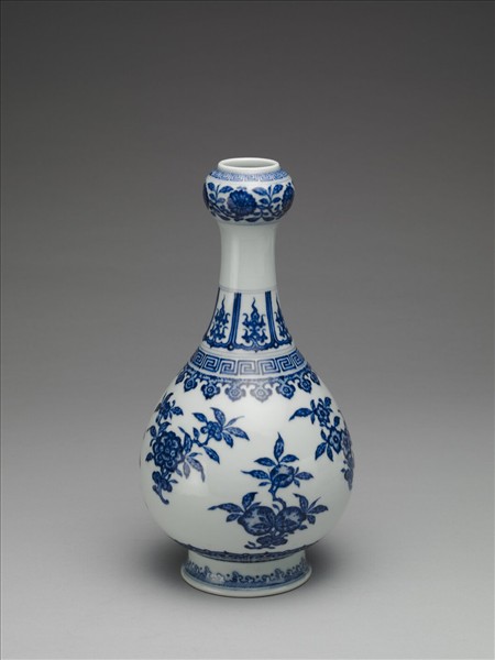 青花折枝花果紋蒜頭瓶