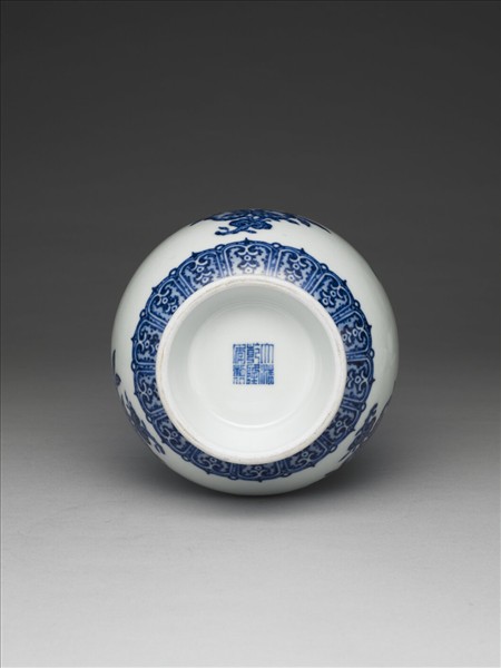 青花折枝花果紋蒜頭瓶