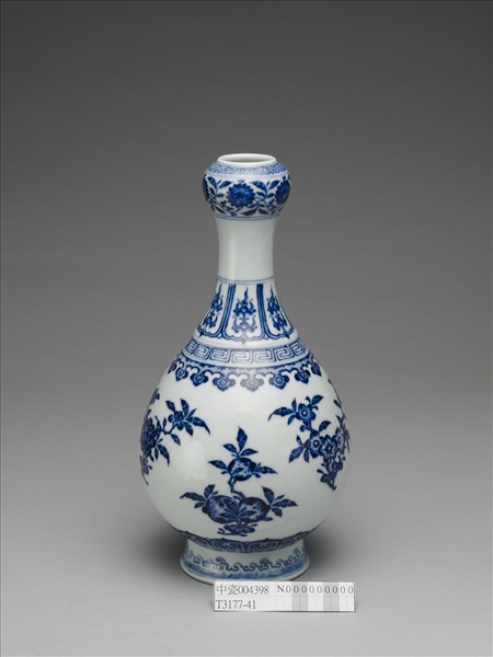青花折枝花果紋蒜頭瓶