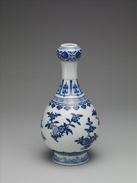 青花折枝花果紋蒜頭瓶