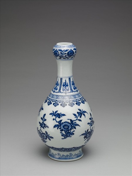 青花折枝花果紋蒜頭瓶
