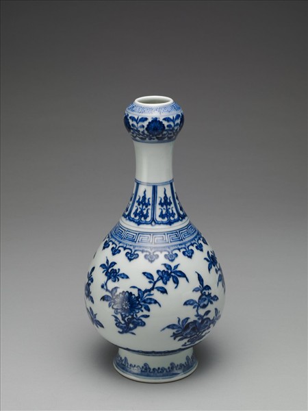 青花折枝花果紋蒜頭瓶