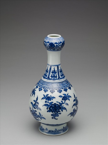 青花折枝花果紋蒜頭瓶