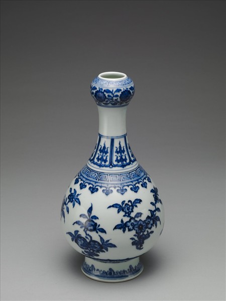 青花折枝花果紋蒜頭瓶