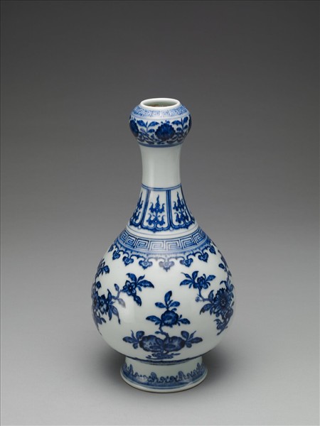 青花折枝花果紋蒜頭瓶