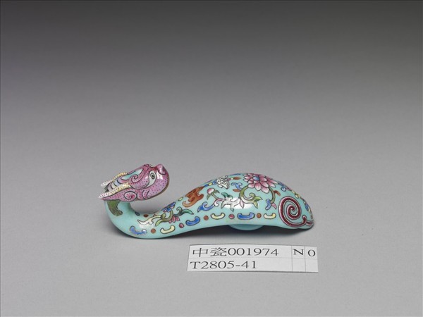 粉彩湖綠地福壽花卉紋龍首帶鈎