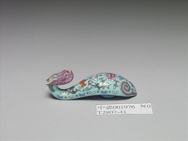 粉彩湖綠地福壽花卉紋龍首帶鈎