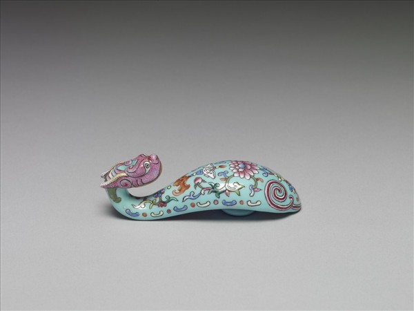 粉彩湖綠地福壽花卉紋龍首帶鈎