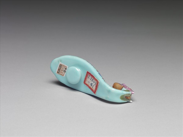 粉彩湖綠地福壽花卉紋龍首帶鈎