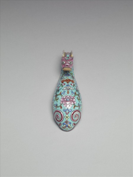 粉彩湖綠地福壽花卉紋龍首帶鈎