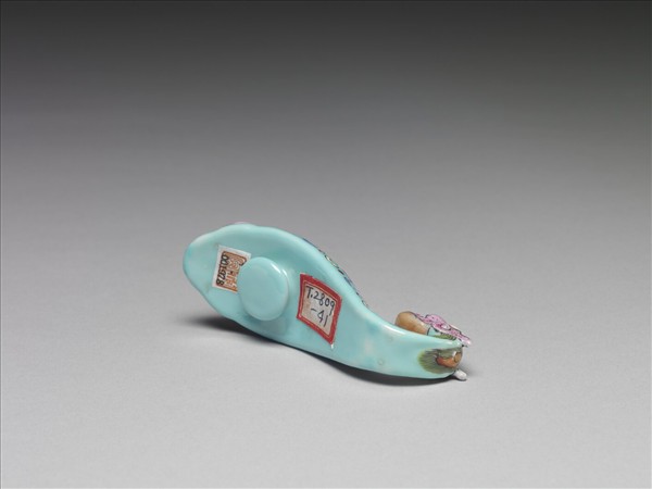 粉彩湖綠地福壽花卉紋龍首帶鈎