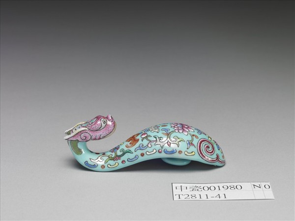粉彩湖綠地福壽花卉紋龍首帶鈎