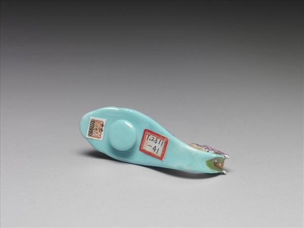 粉彩湖綠地福壽花卉紋龍首帶鈎