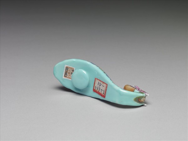 粉彩湖綠地福壽花卉紋龍首帶鈎