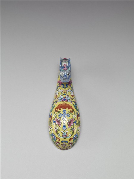 粉彩黃地福連如意龍首帶鈎