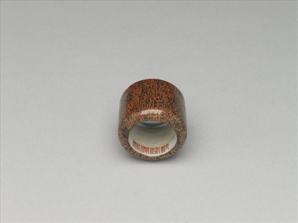 仿木紋釉瓷扳指