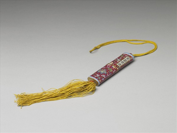 粉彩紅地纏枝花卉紋牙籤筒