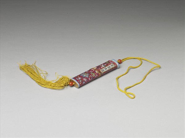 粉彩紅地纏枝花卉紋牙籤筒