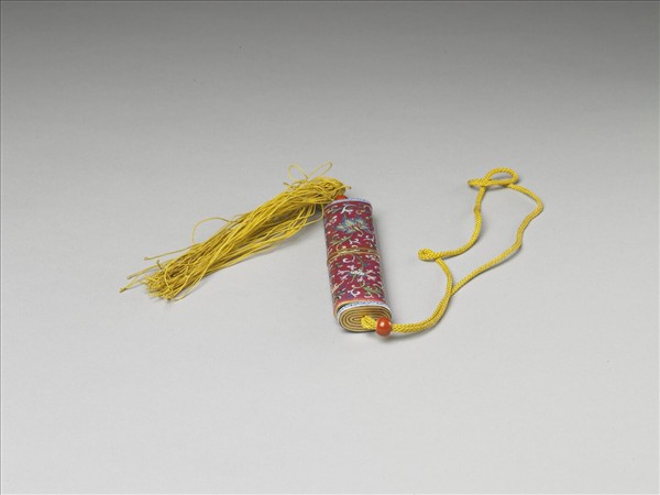 粉彩紅地纏枝花卉紋牙籤筒