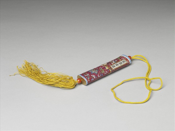 粉彩紅地纏枝花卉紋牙籤筒