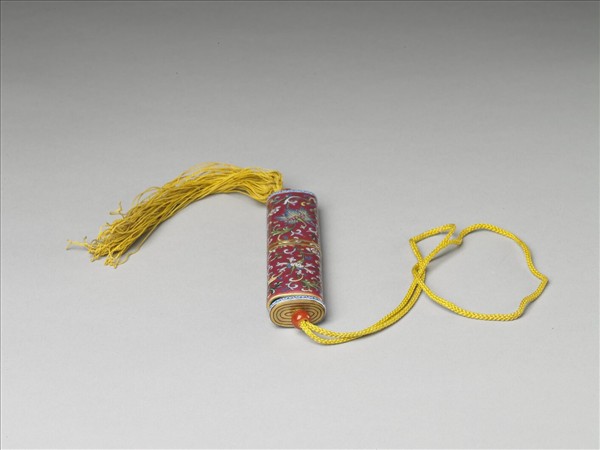 粉彩紅地纏枝花卉紋牙籤筒