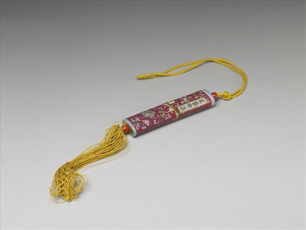 粉彩紅地纏枝花卉紋牙籤筒