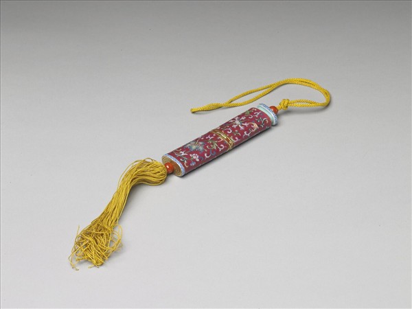 粉彩紅地纏枝花卉紋牙籤筒