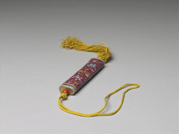 粉彩紅地纏枝花卉紋牙籤筒