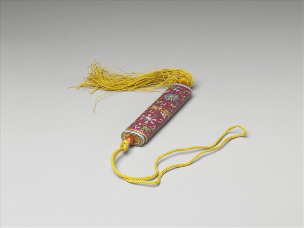 粉彩紅地纏枝花卉紋牙籤筒