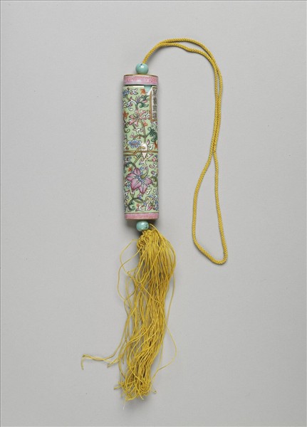 粉彩草綠地纏枝花卉紋牙籤筒