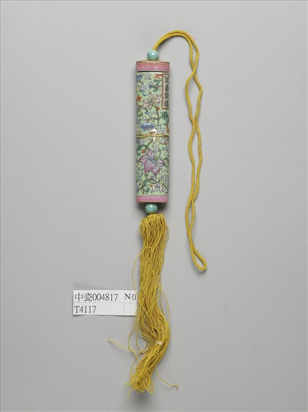 粉彩草綠地纏枝花卉紋牙籤筒