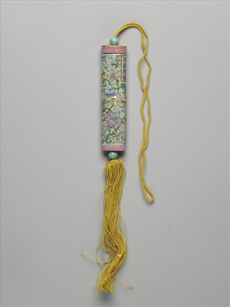 粉彩草綠地纏枝花卉紋牙籤筒