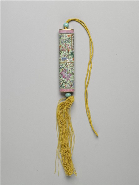 粉彩草綠地纏枝花卉紋牙籤筒