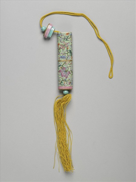 粉彩草綠地纏枝花卉紋牙籤筒