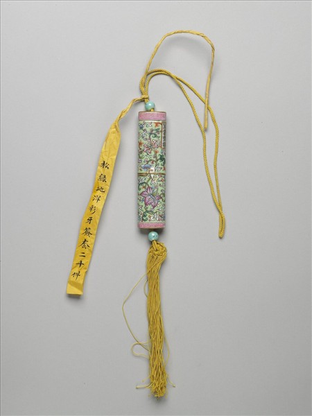 粉彩草綠地纏枝花卉紋牙籤筒