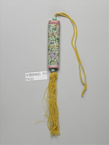 粉彩草綠地纏枝花卉紋牙籤筒