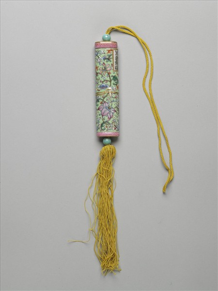 粉彩草綠地纏枝花卉紋牙籤筒