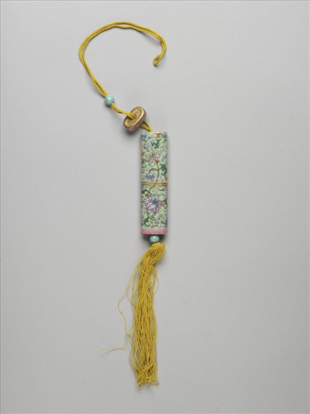 粉彩草綠地纏枝花卉紋牙籤筒