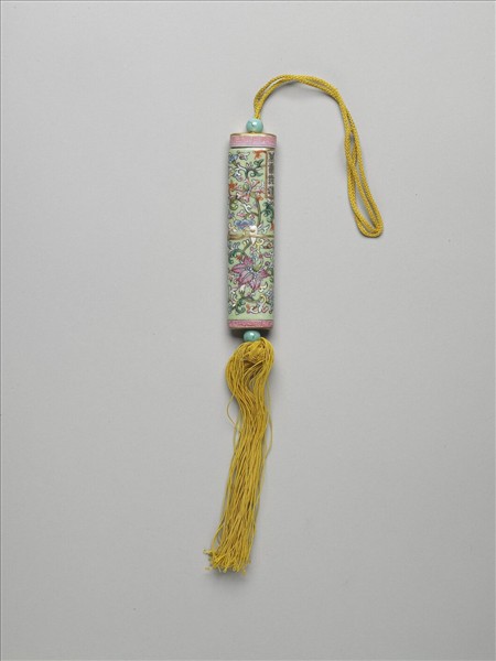 粉彩草綠地纏枝花卉紋牙籤筒