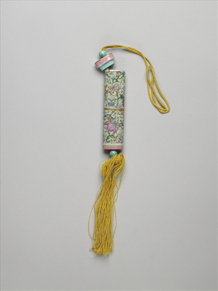 粉彩草綠地纏枝花卉紋牙籤筒