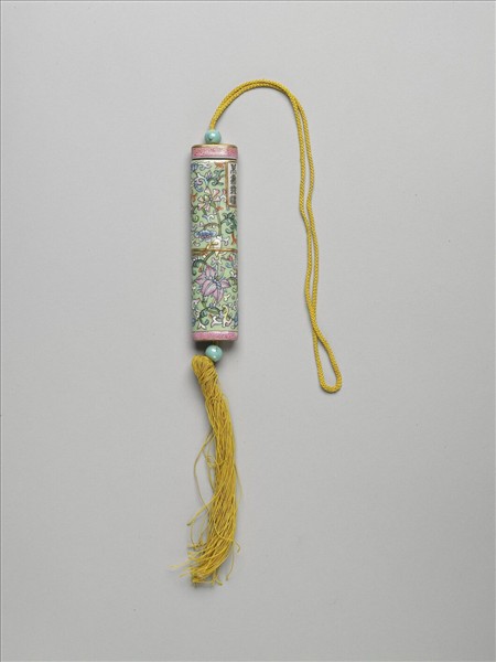 粉彩草綠地纏枝花卉紋牙籤筒