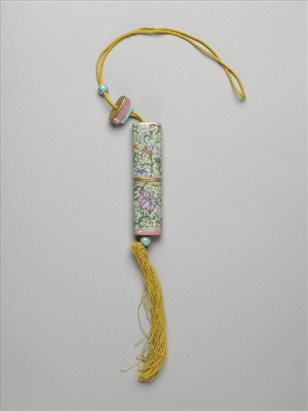 粉彩草綠地纏枝花卉紋牙籤筒