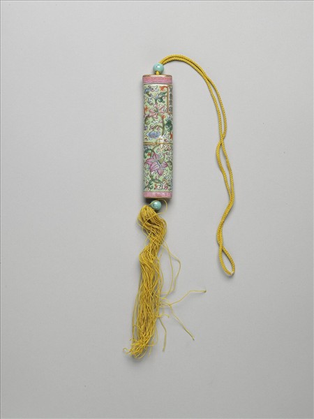 粉彩草綠地纏枝花卉紋牙籤筒