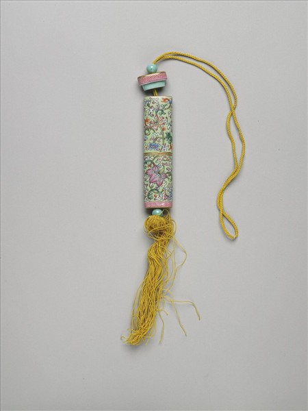 粉彩草綠地纏枝花卉紋牙籤筒